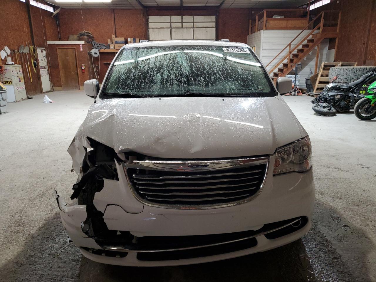 2016 Chrysler Town & Country - Image 5