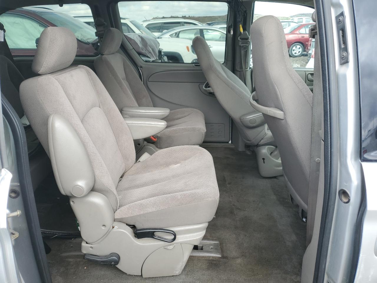 2003 Chrysler Town & Country - Image 11
