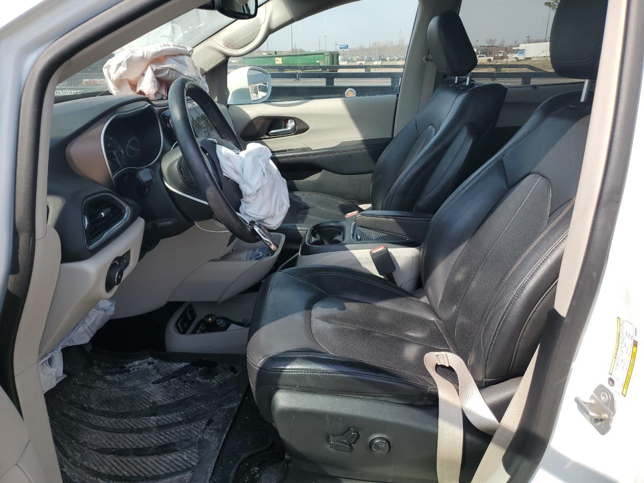 2018 Chrysler Pacifica - Image 7