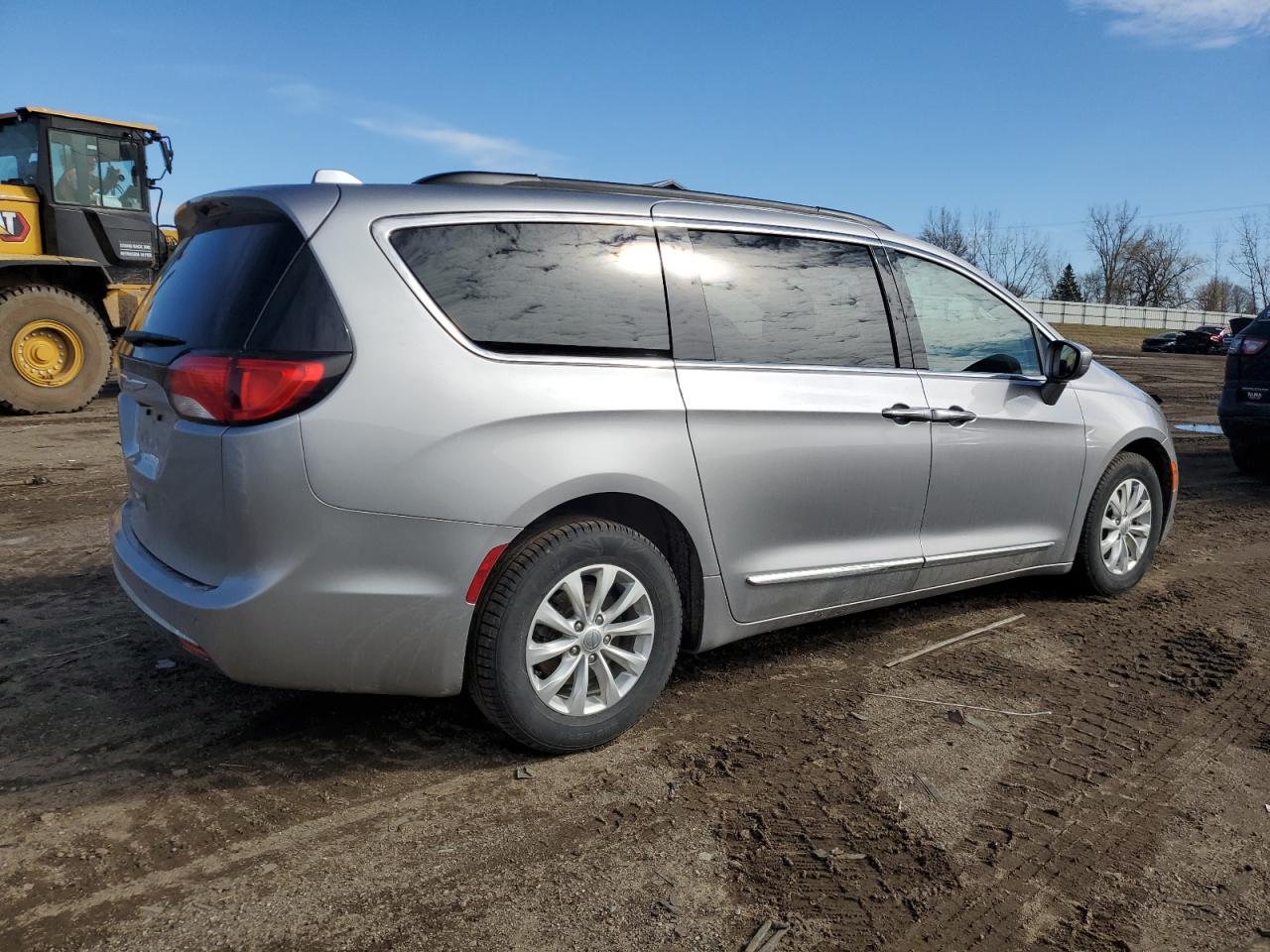 2017 Chrysler Pacifica - Image 3