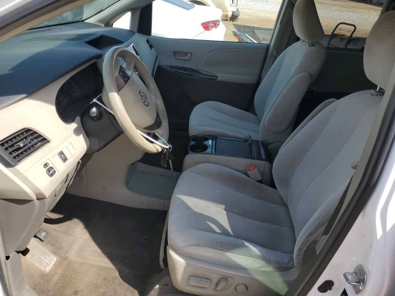 2011 Toyota Sienna - Image 7
