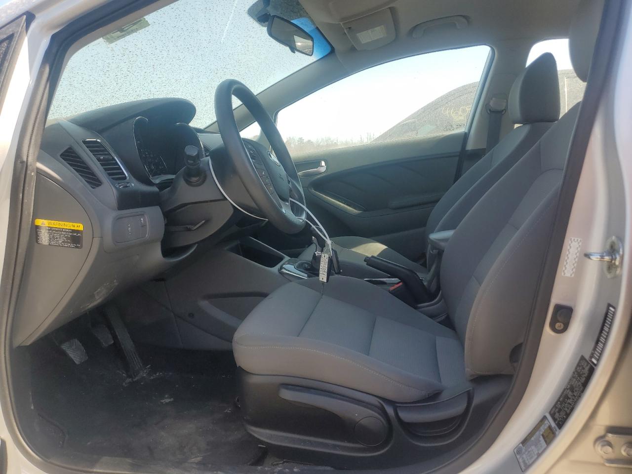 2017 Kia Forte - Image 7