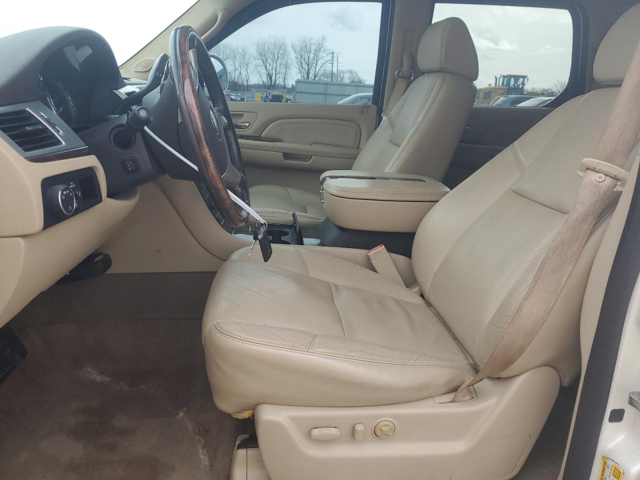 2009 Cadillac Escalade - Image 7
