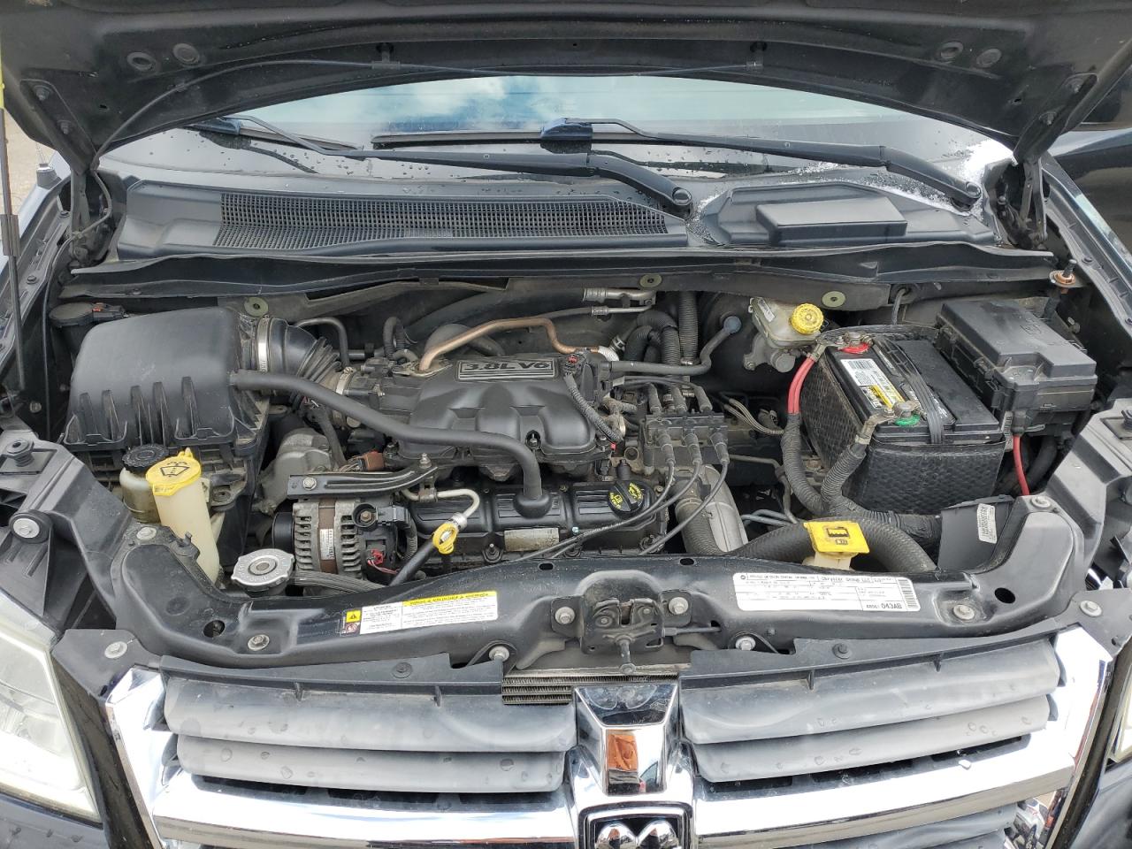 2010 Dodge Caravan - Image 12