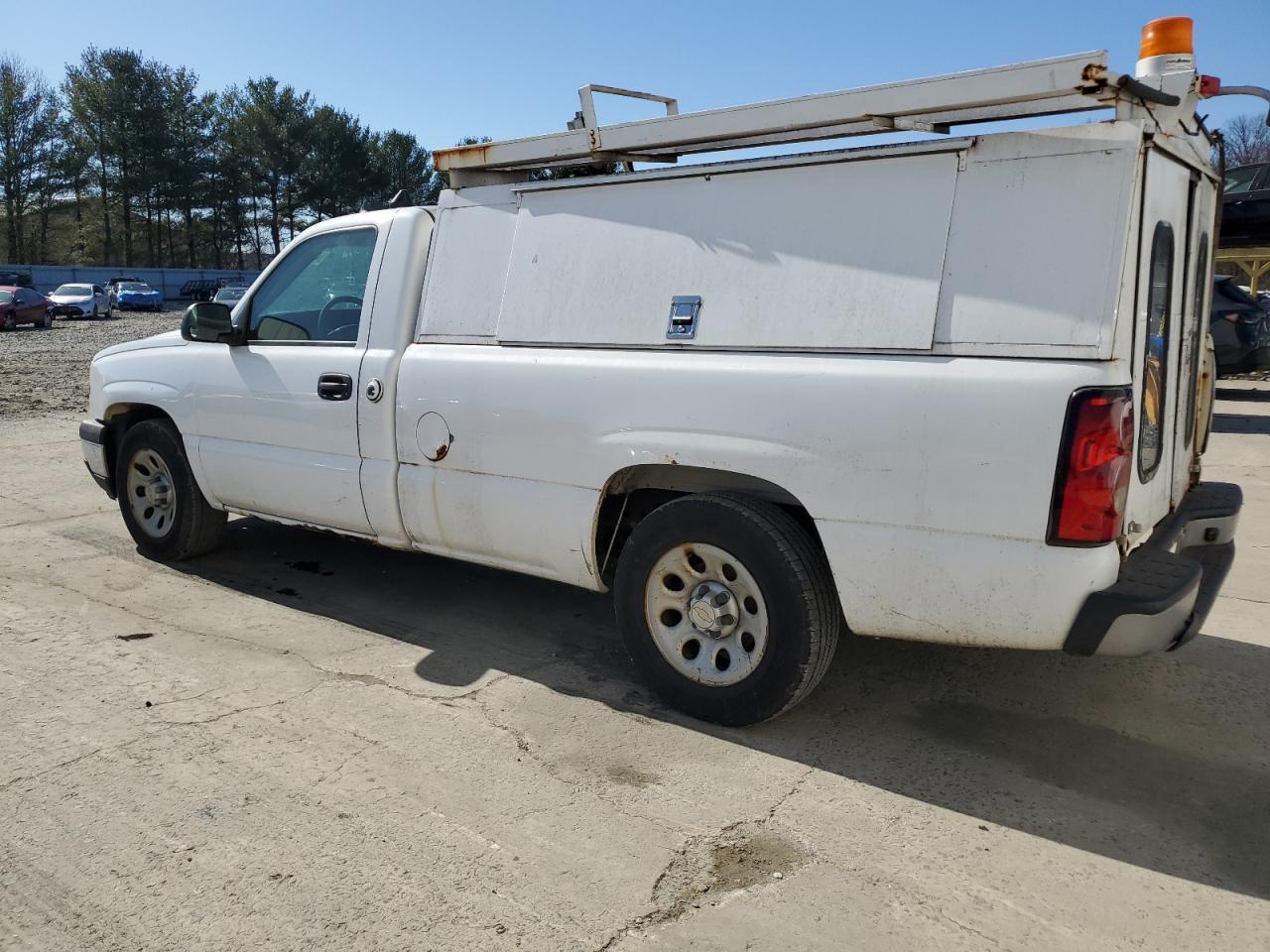 2007 Chevrolet Silverado - Image 2