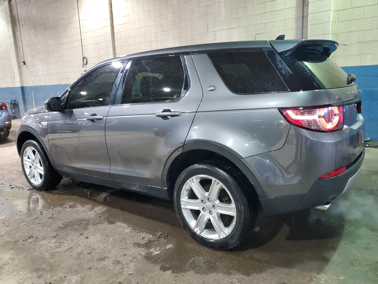 2016 Land Rover Discovery - Image 2