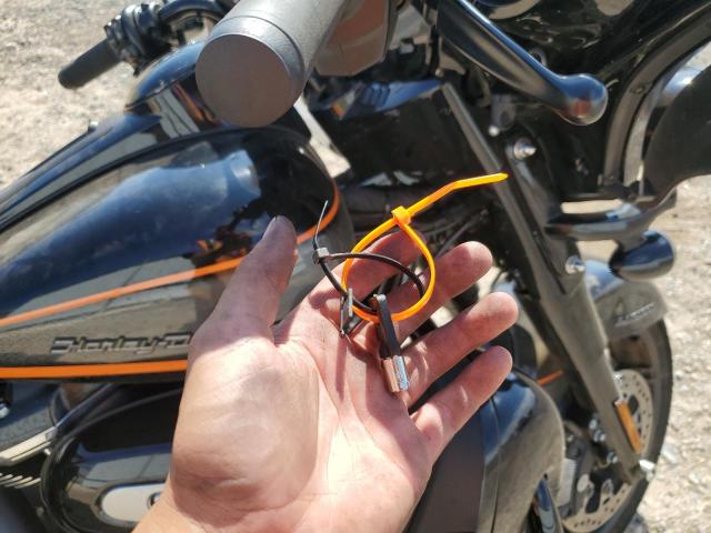  HARLEY-DAVIDSON FL 2022 Два тона