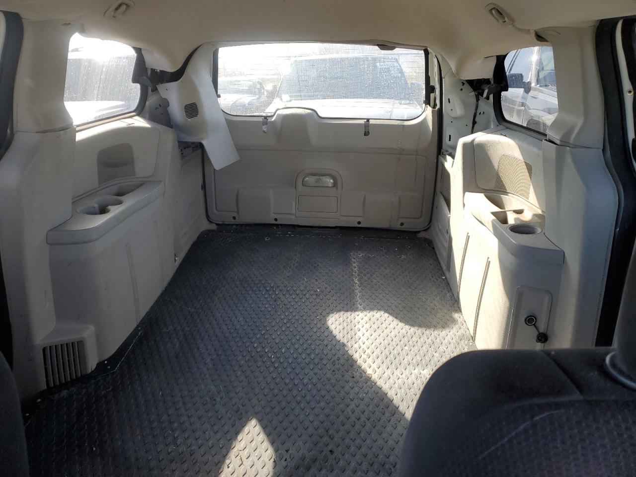 2011 Dodge Caravan - Image 10