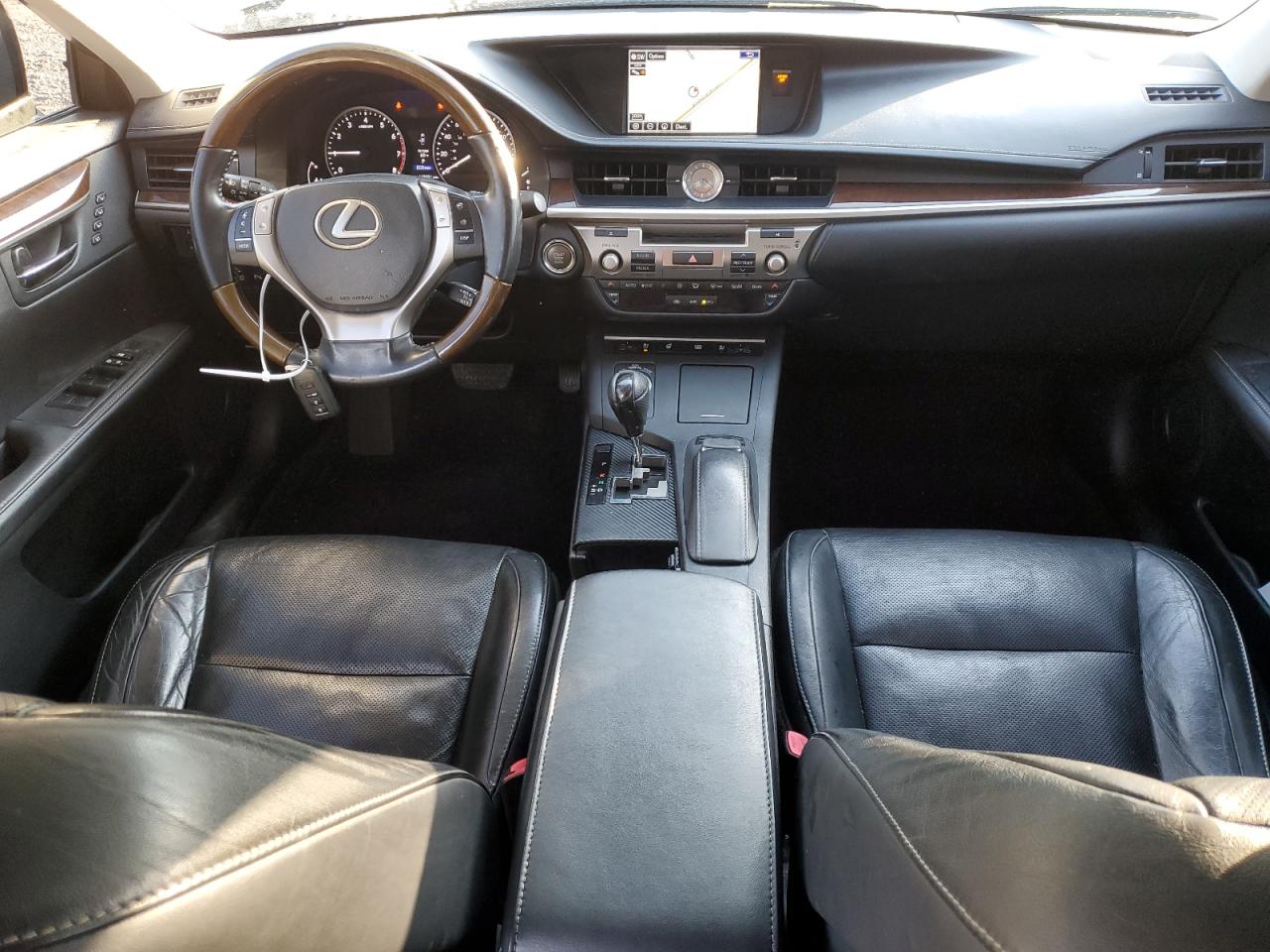 2015 Lexus ES - Image 8
