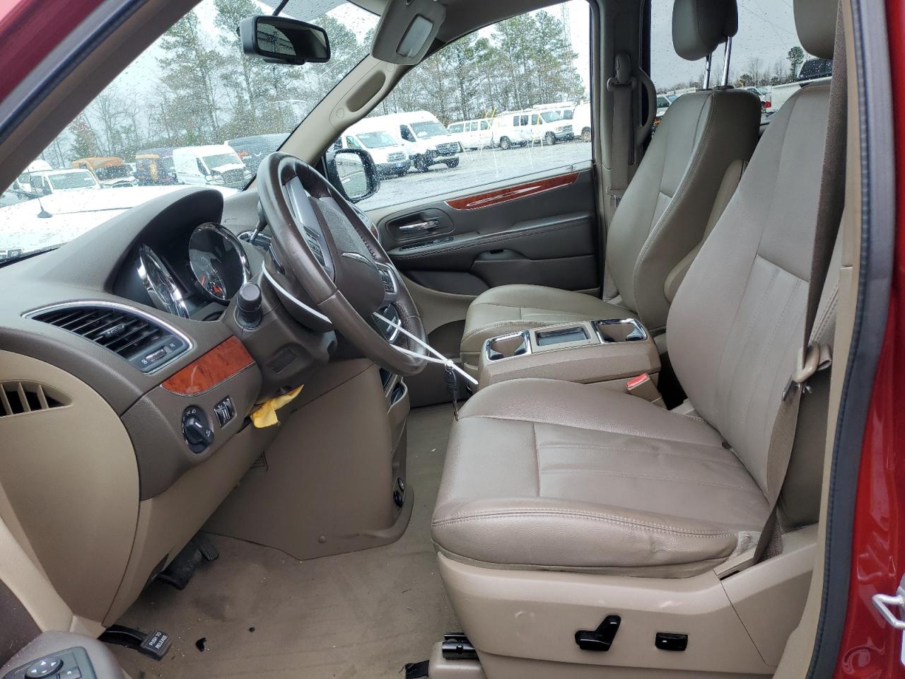 2014 Chrysler Town & Country - Image 7