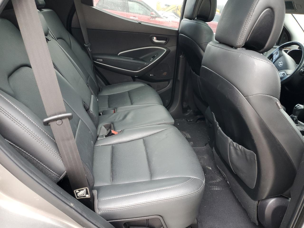 2018 Hyundai Santa Fe - Image 11