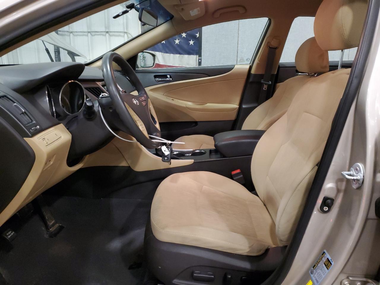 2011 Hyundai Sonata - Image 7