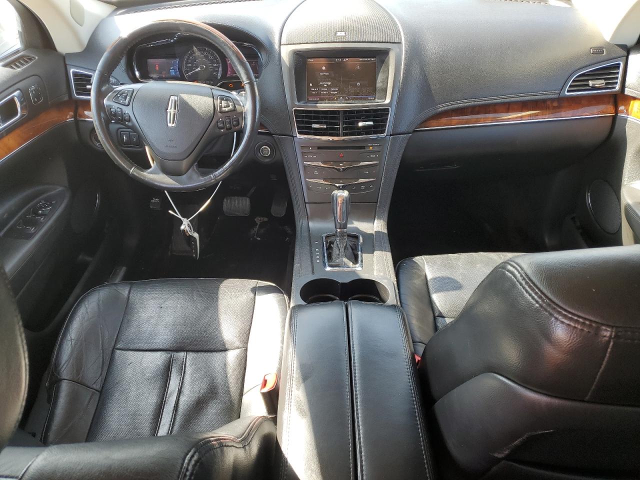 2013 Lincoln MKT - Image 8