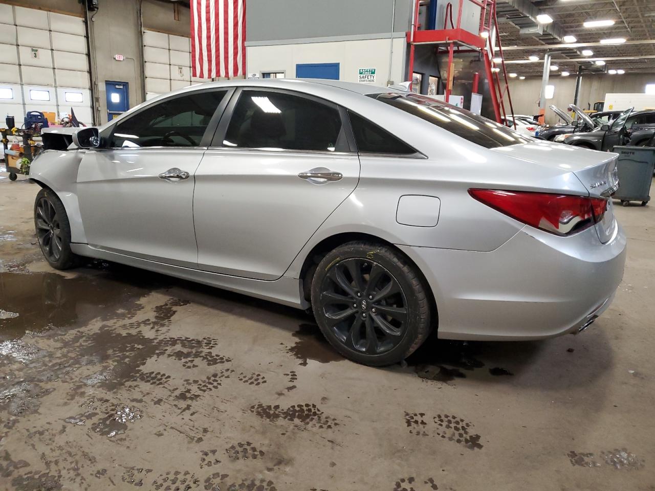 2013 Hyundai Sonata - Image 2