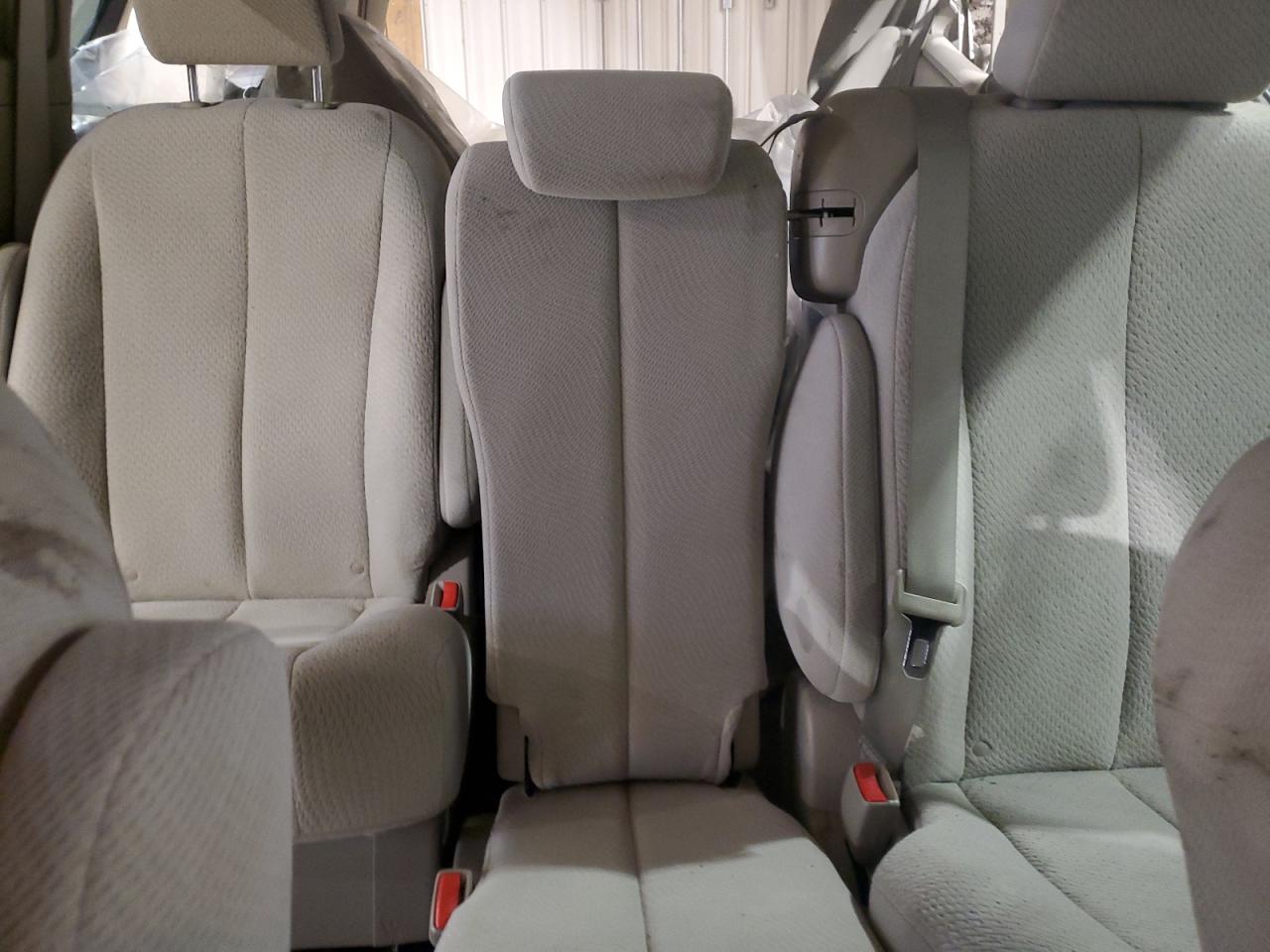 2012 Toyota Sienna - Image 10