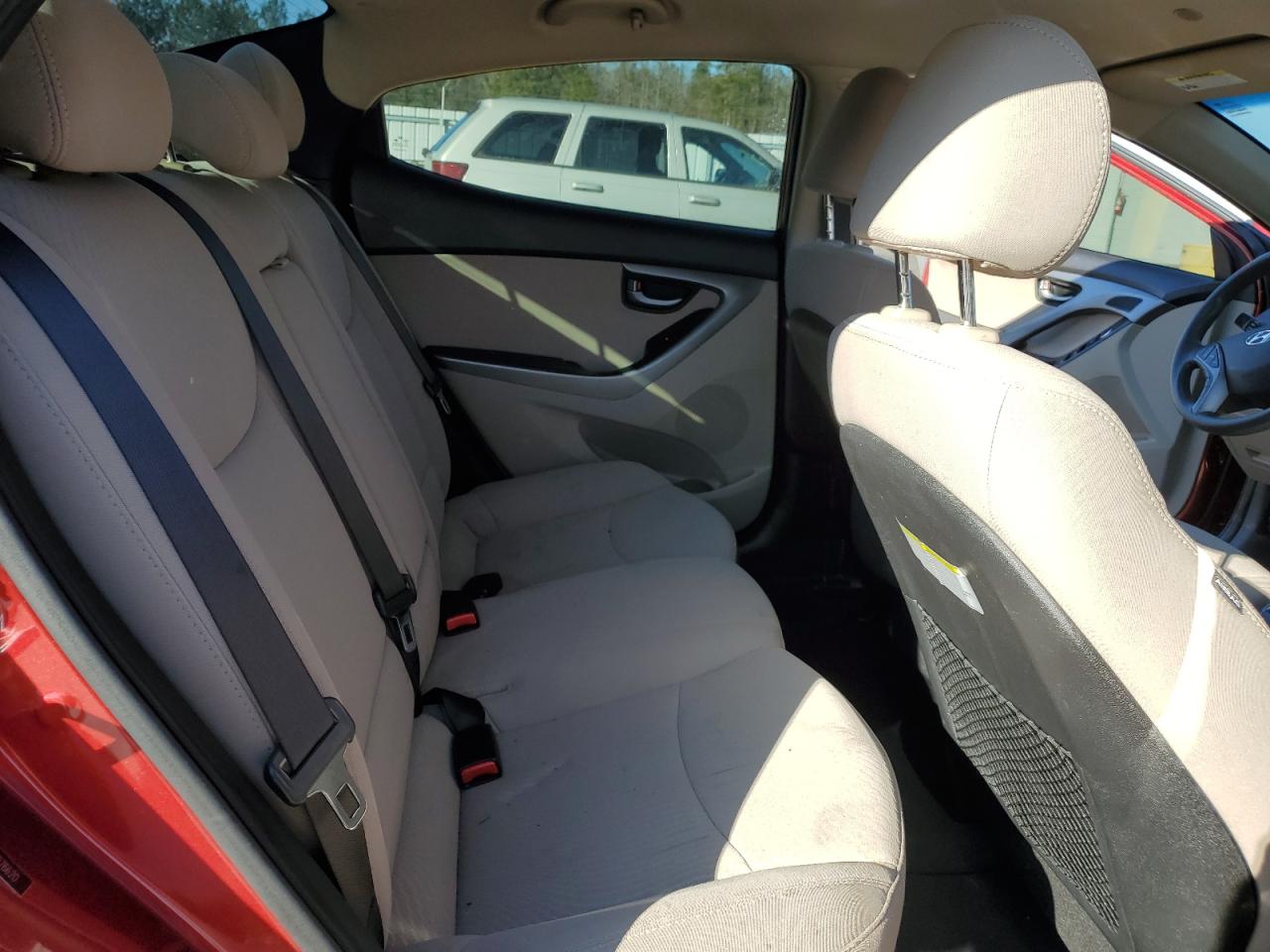 2015 Hyundai Elantra - Image 10
