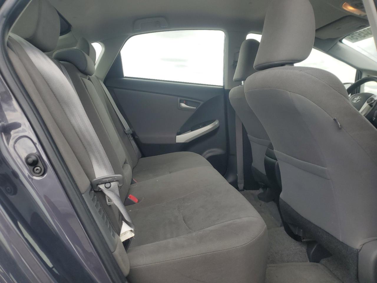 2014 Toyota Prius - Image 10