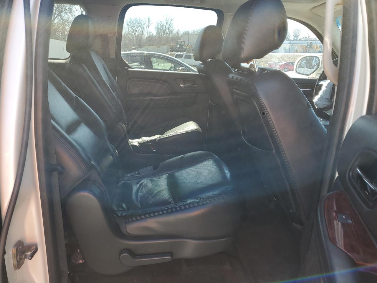 2014 Cadillac Escalade - Image 11