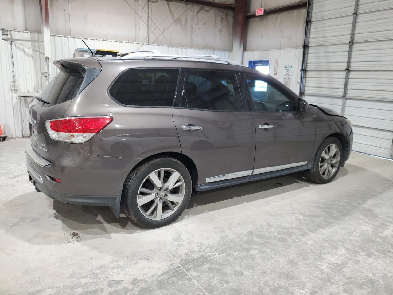 2015 Nissan Pathfinder - Image 3