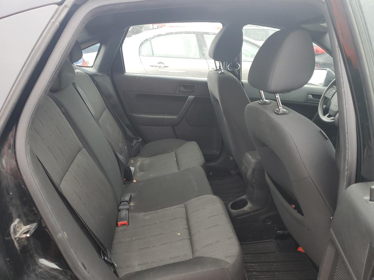 2010 Ford Focus - Image 10