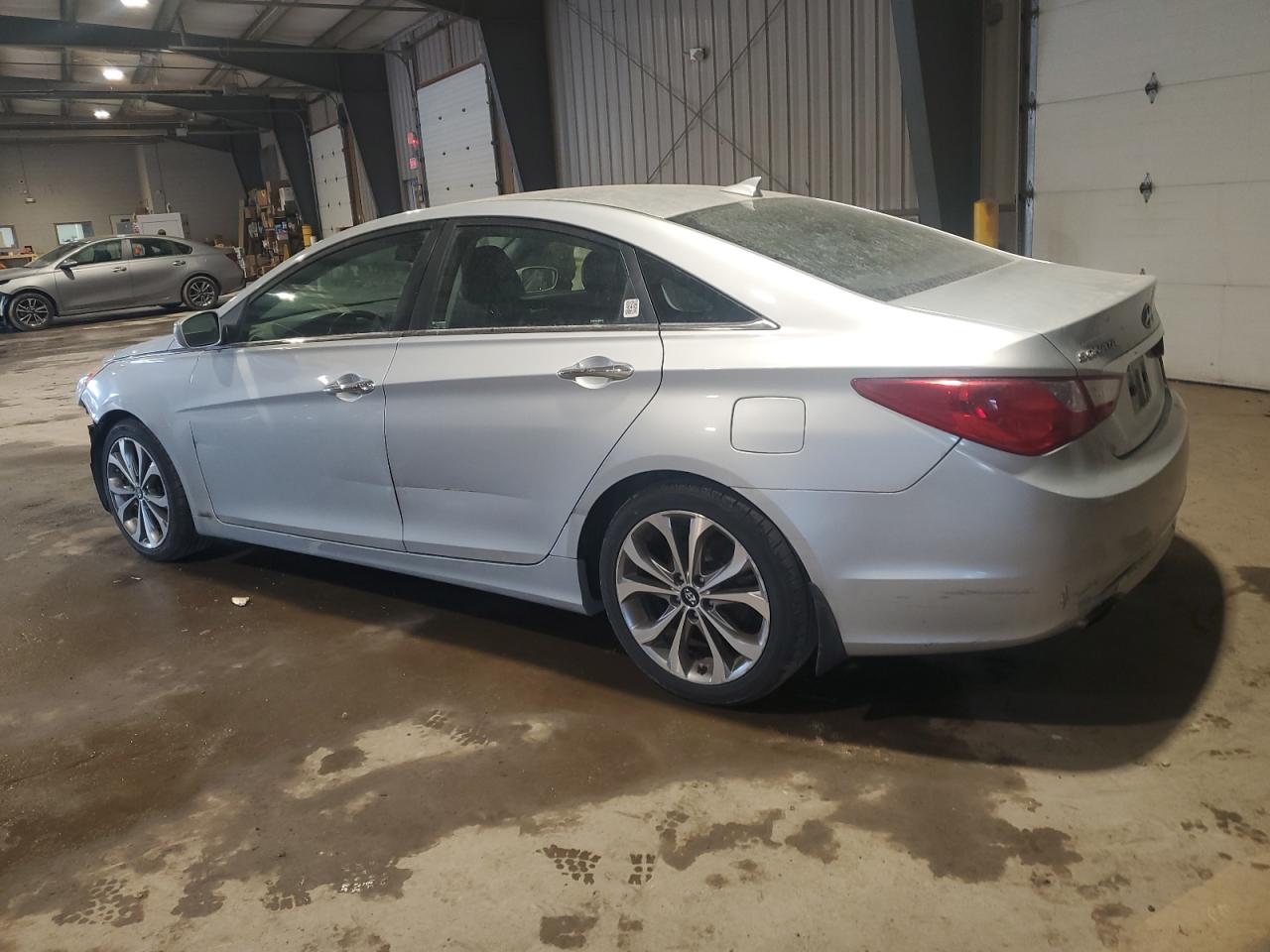 2013 Hyundai Sonata - Image 2