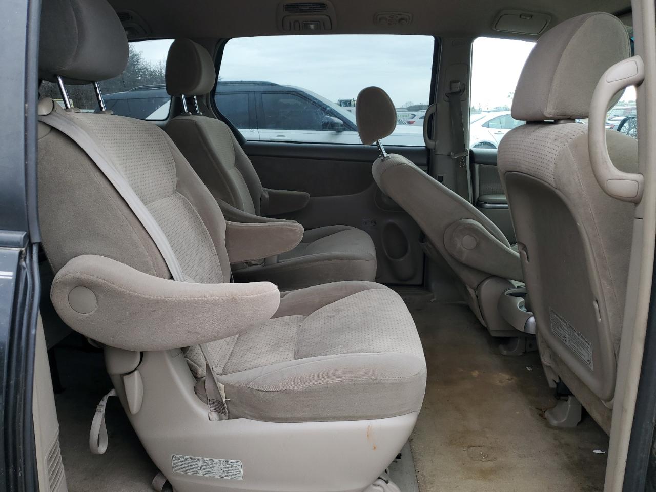 2008 Toyota Sienna - Image 11