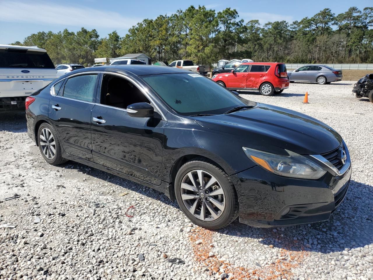 2017 Nissan Altima - Image 4