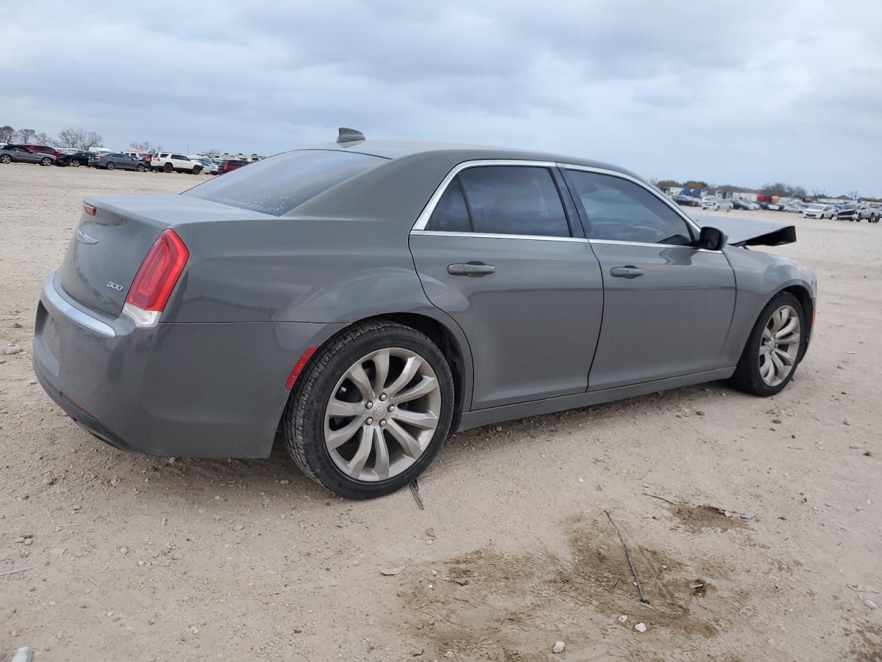 2019 Chrysler 300 - Image 3