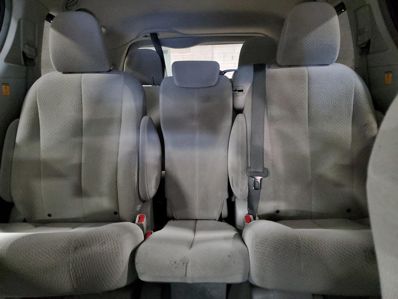 2012 Toyota Sienna - Image 10