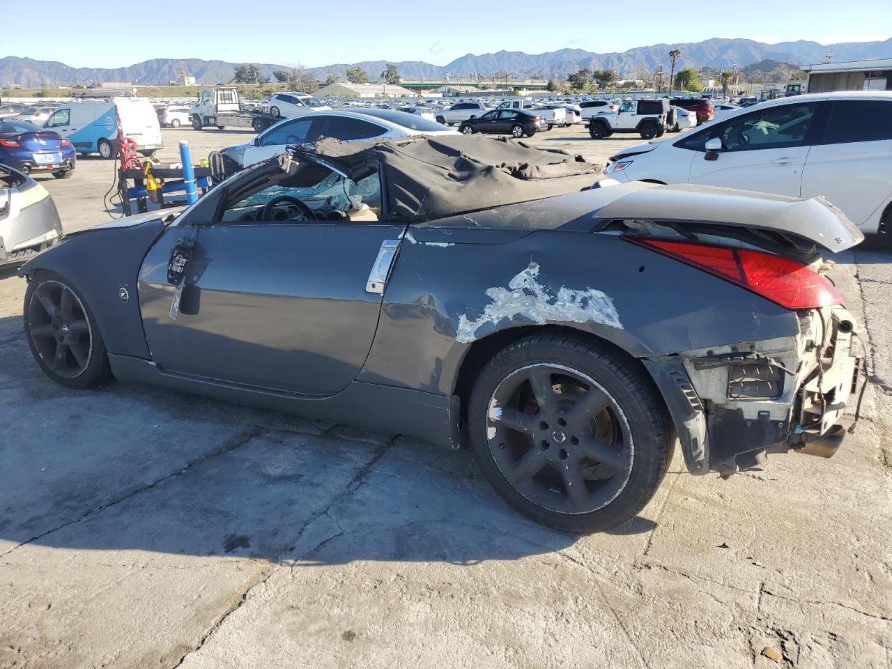 2005 Nissan 350Z - Image 2