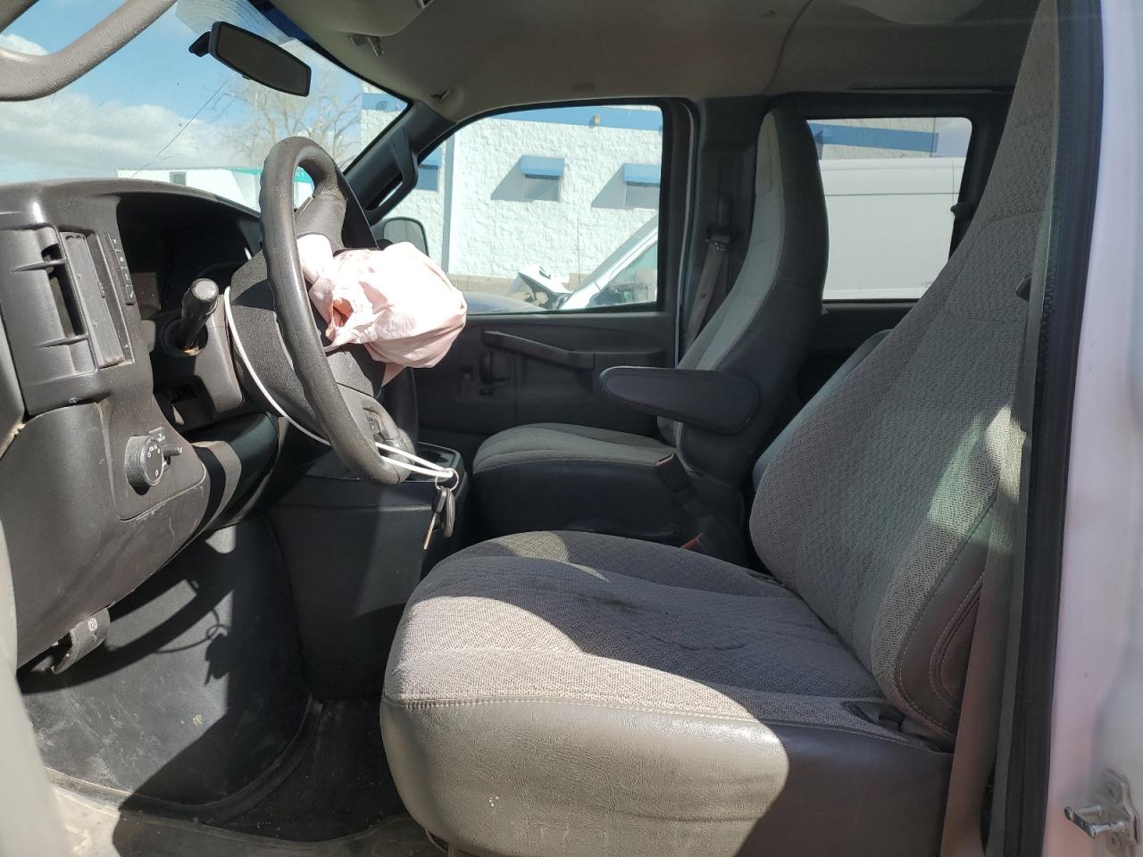 2015 Chevrolet Express - Image 7