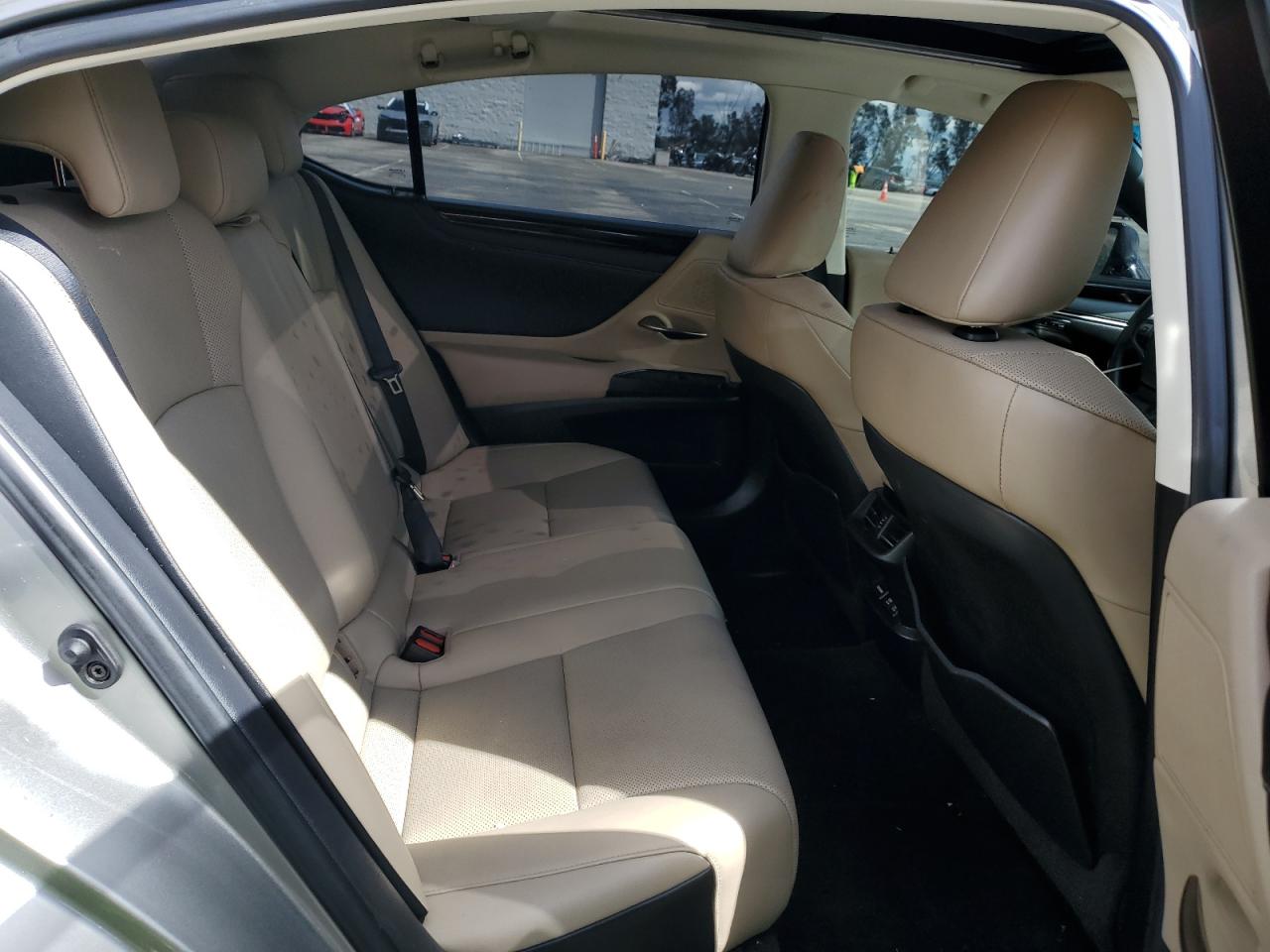 2021 Lexus ES - Image 10
