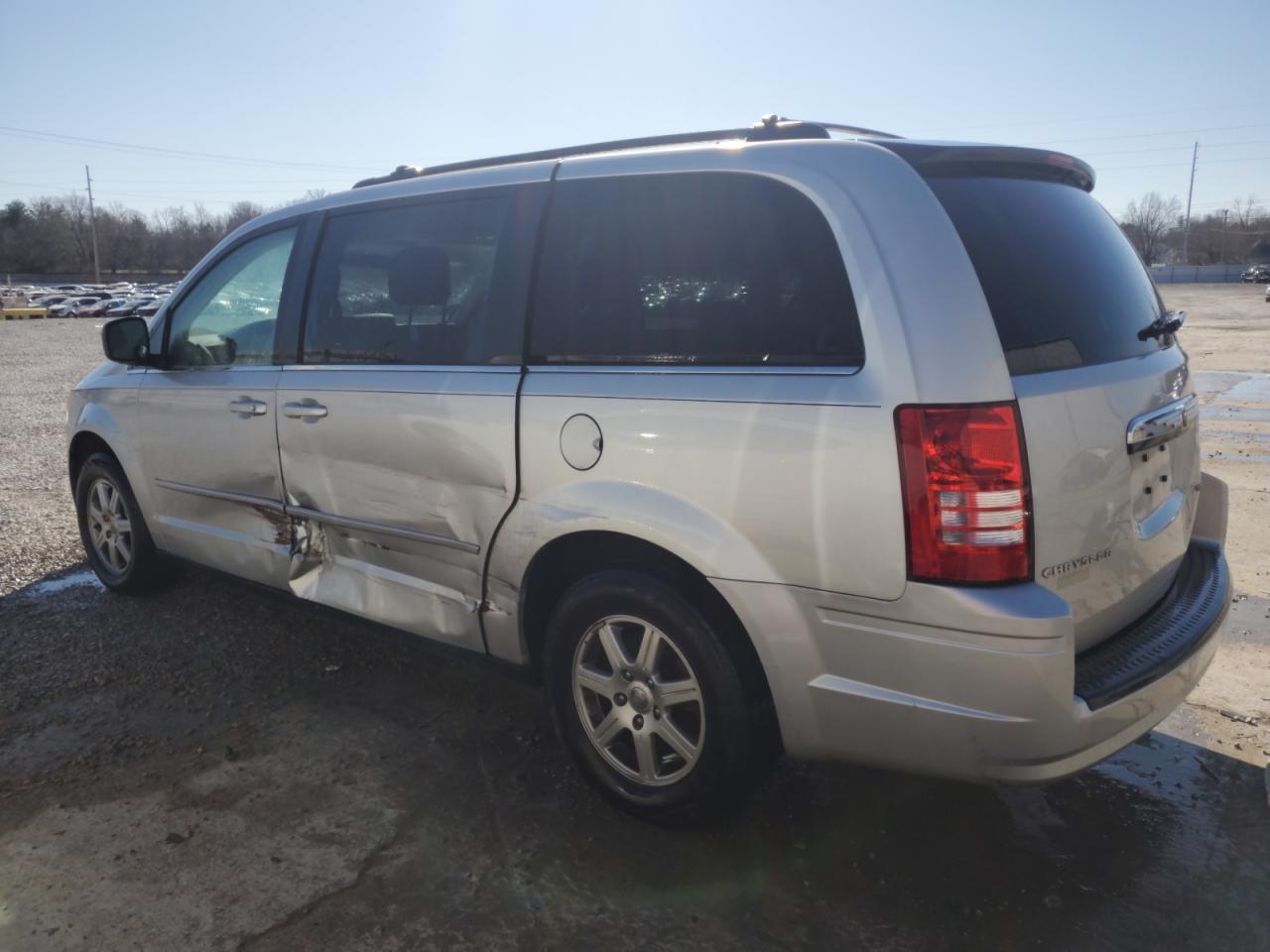 2010 Chrysler Town & Country - Image 2