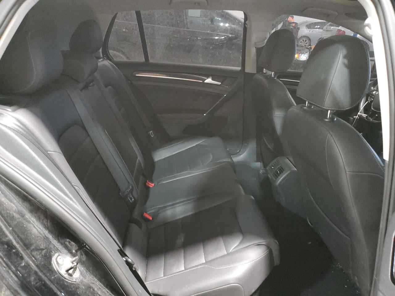 2015 Volkswagen Golf - Image 10