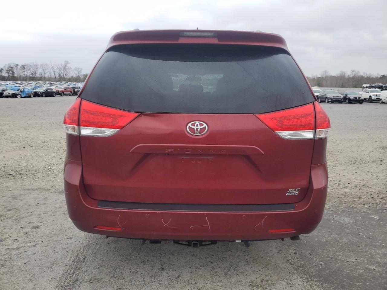 2011 Toyota Sienna - Image 6