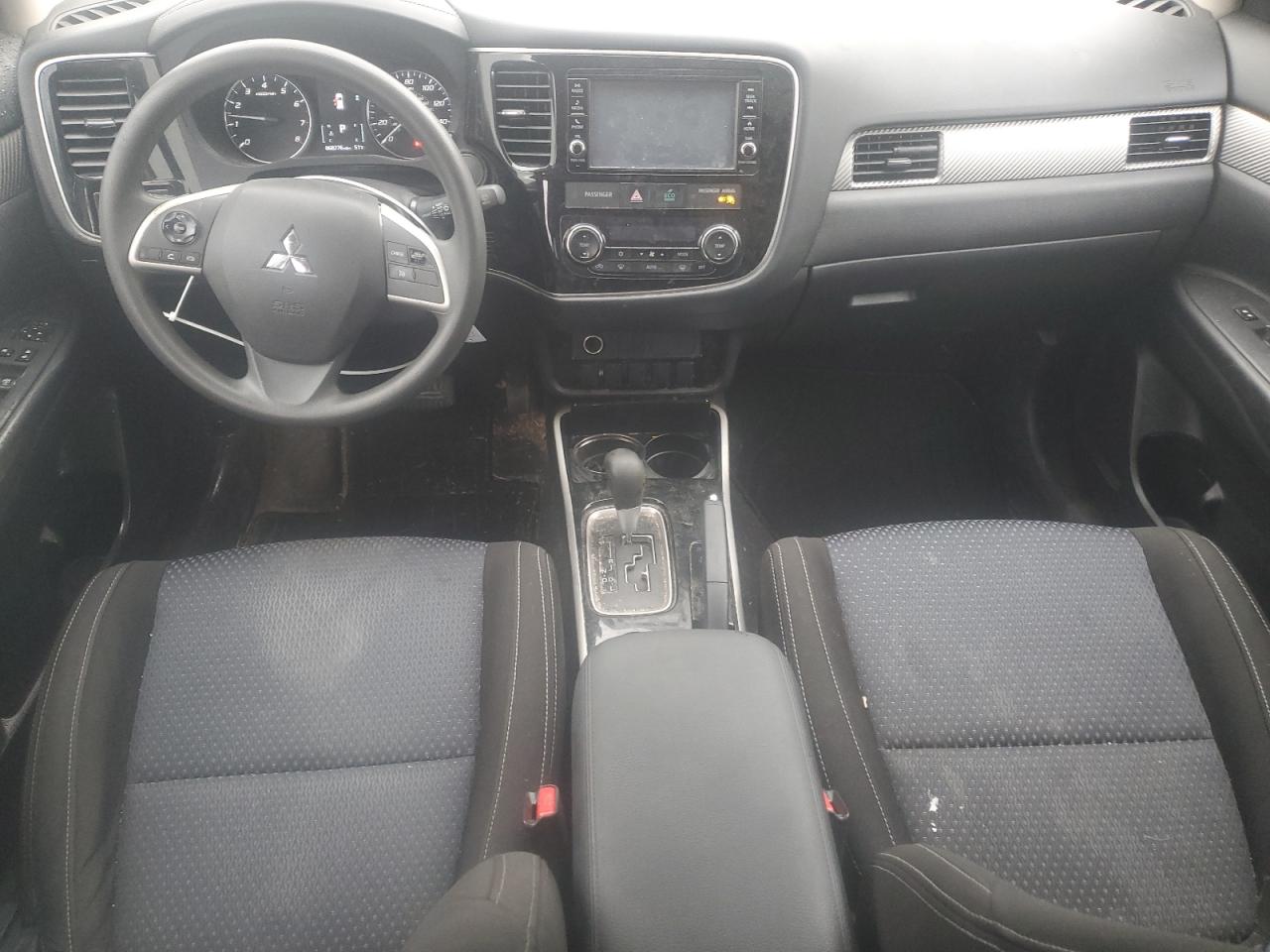 2018 Mitsubishi Outlander - Image 8