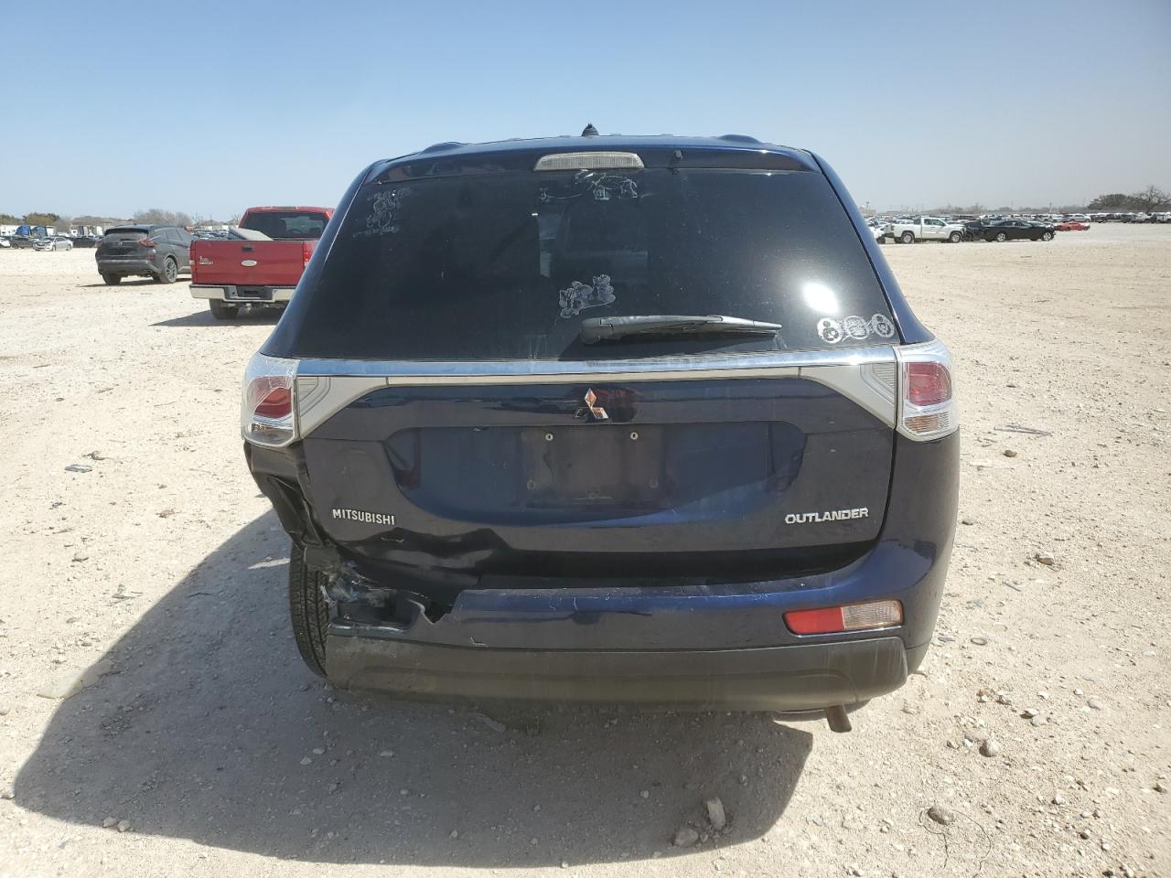 2014 Mitsubishi Outlander - Image 6
