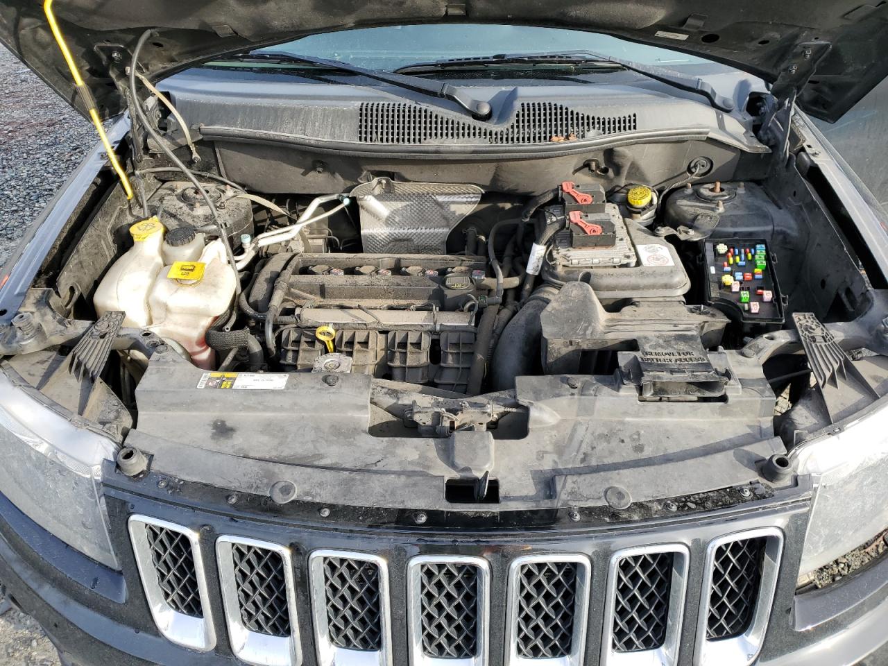 2016 Jeep Compass - Image 12