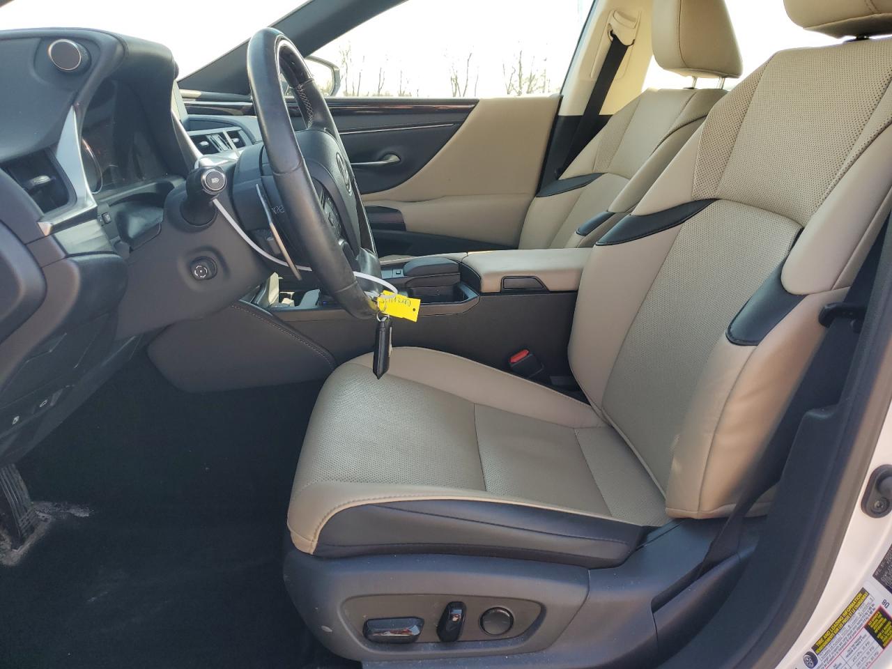 2021 Lexus ES - Image 7