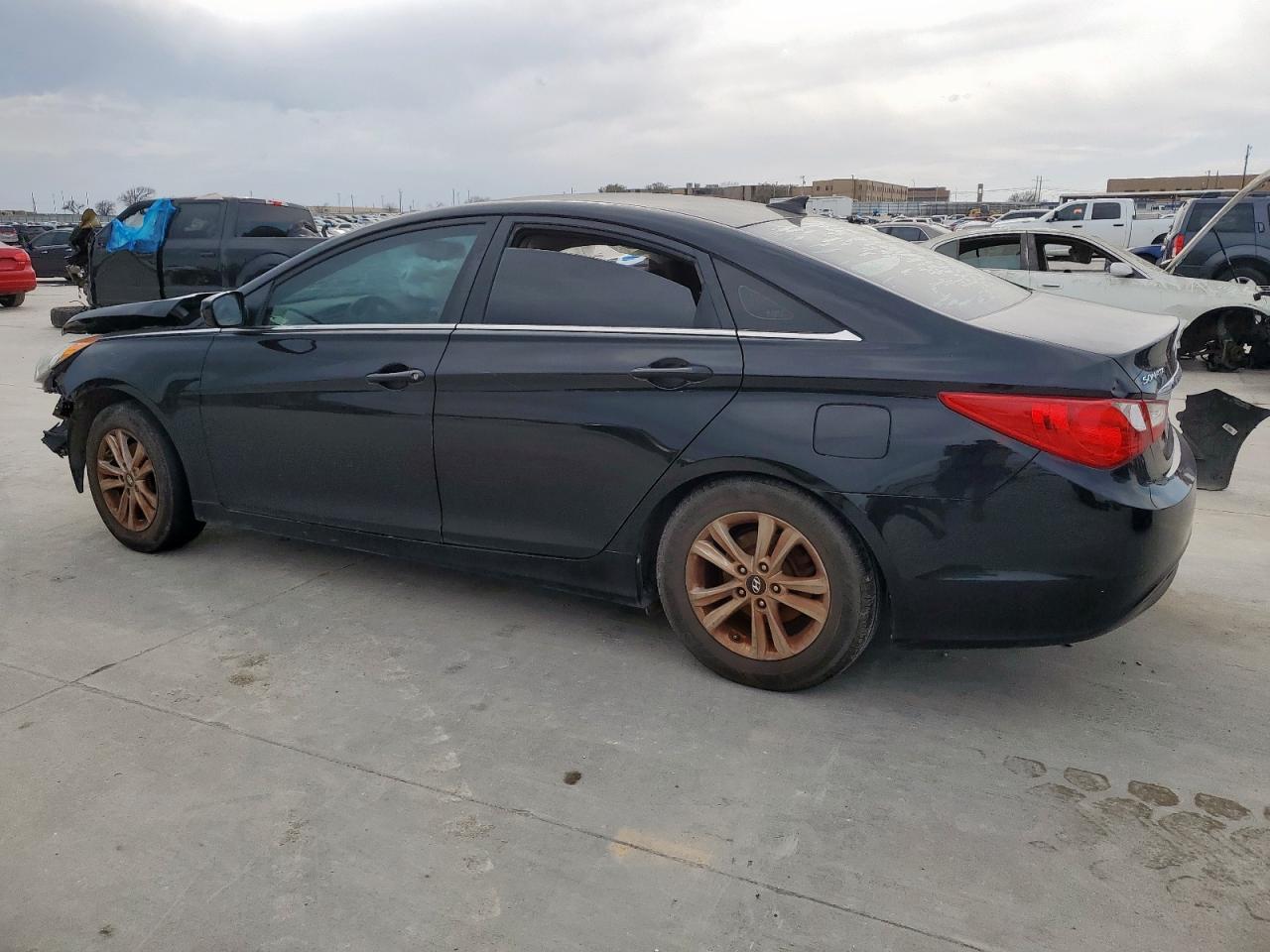 2013 Hyundai Sonata - Image 2