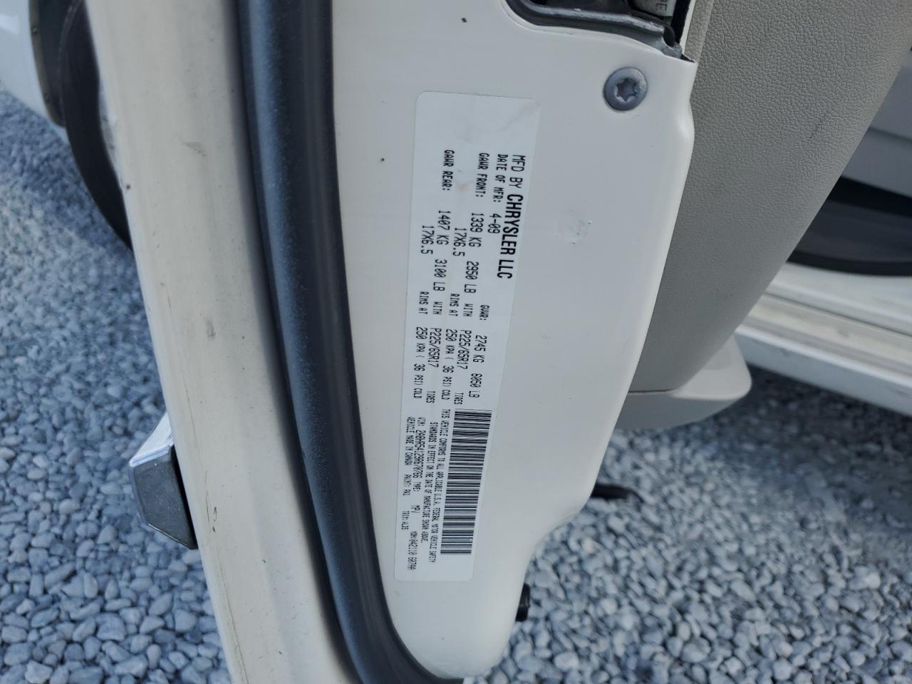 2009 Chrysler Town & Country - Image 13