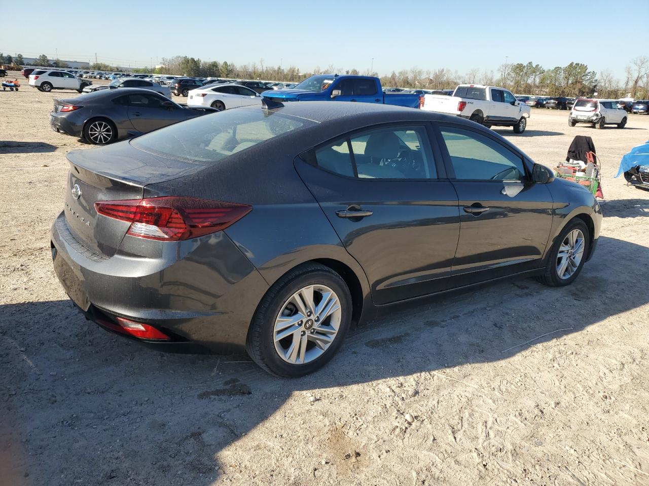 2020 Hyundai Elantra - Image 3