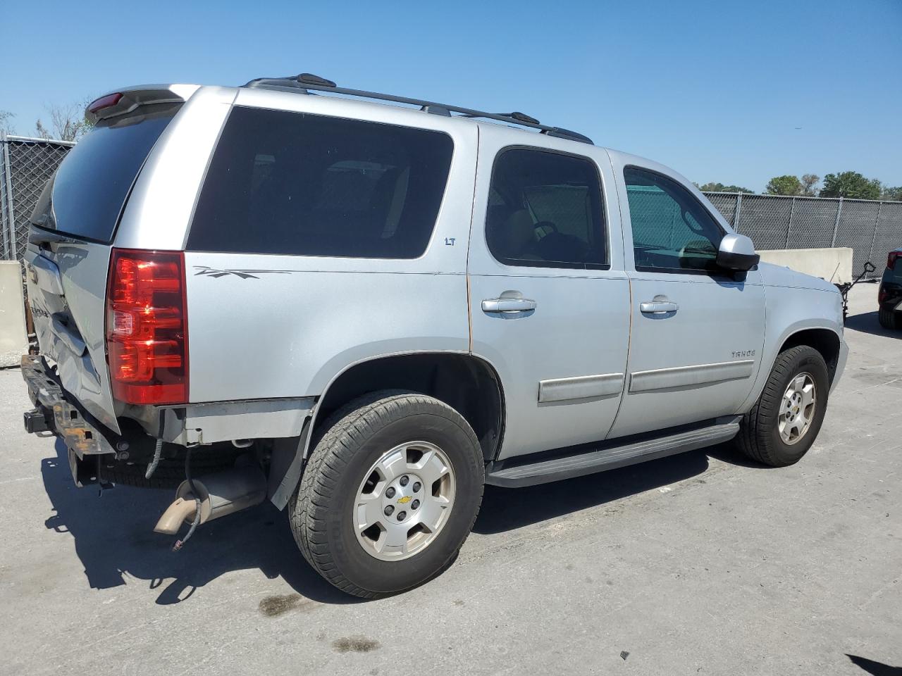 2011 Chevrolet Tahoe - Image 3