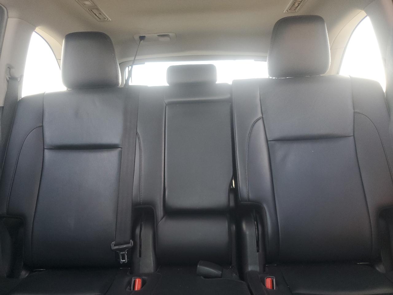 2019 Toyota Highlander - Image 10
