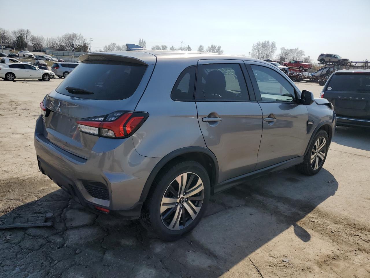2020 Mitsubishi Outlander - Image 3