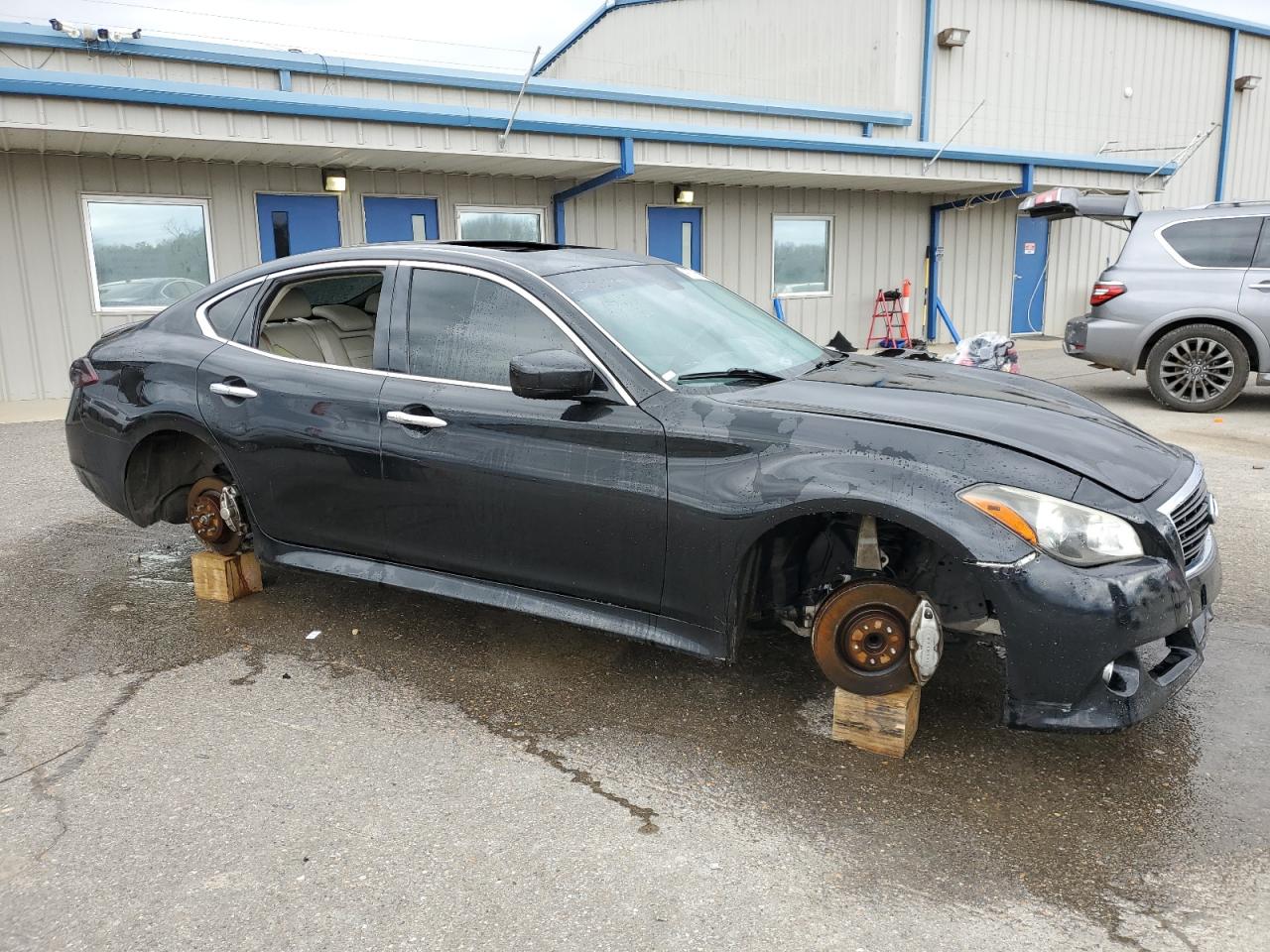 2011 Infiniti M - Image 4