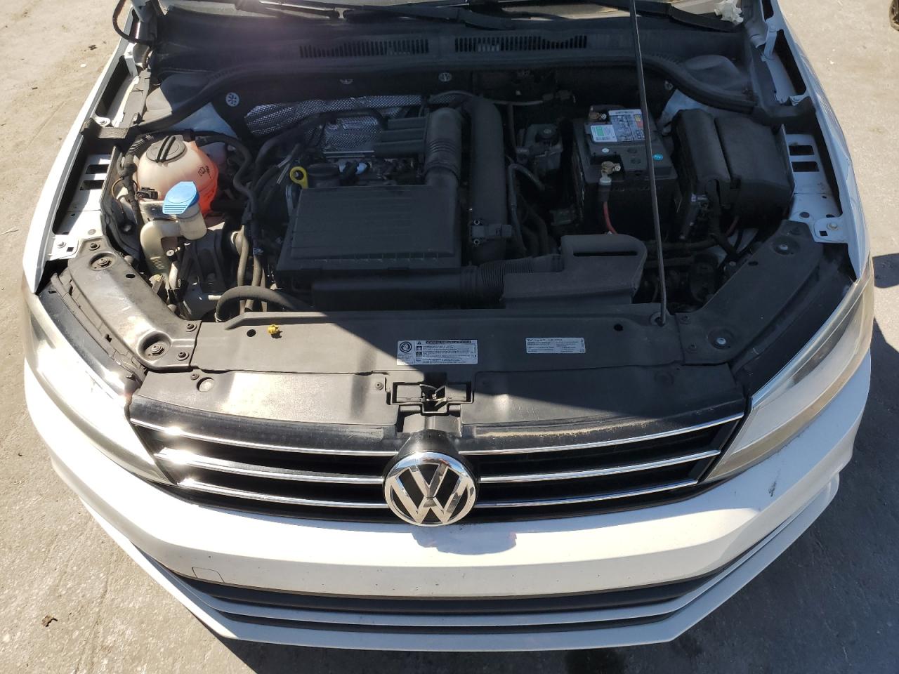 2016 Volkswagen Jetta - Image 11