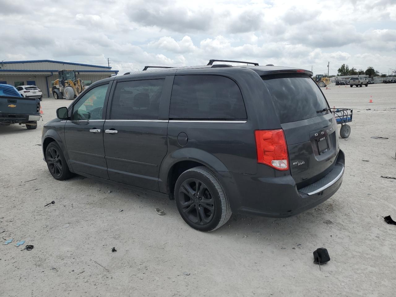 2011 Dodge Caravan - Image 2