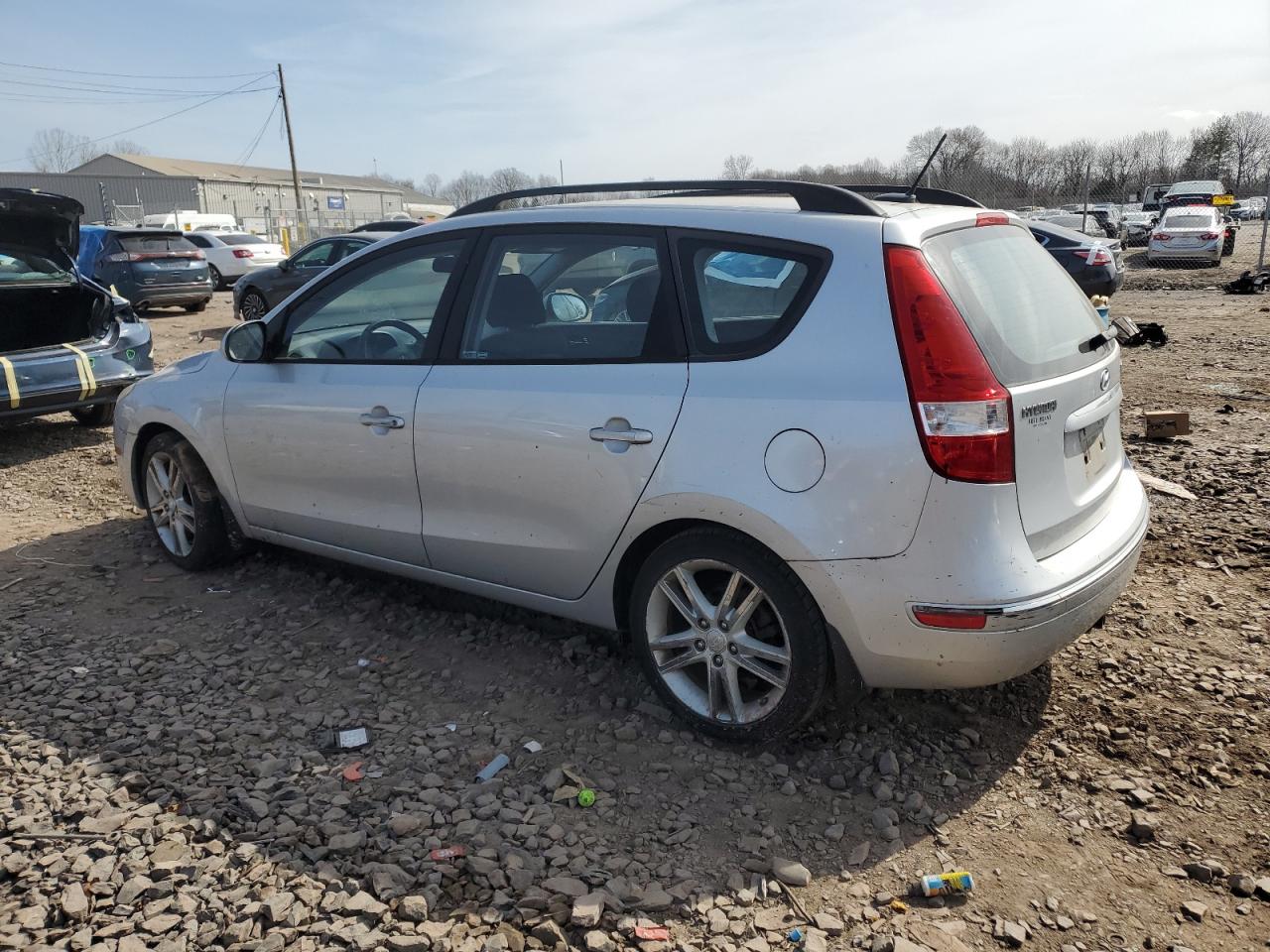 2010 Hyundai Elantra - Image 2