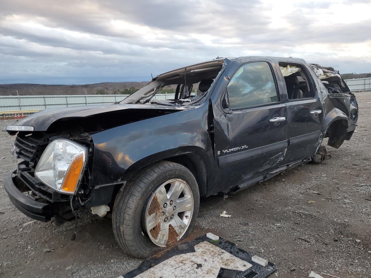 2008 Gmc Yukon Xl K1500 for Sale in Chatham, VA - Rollover